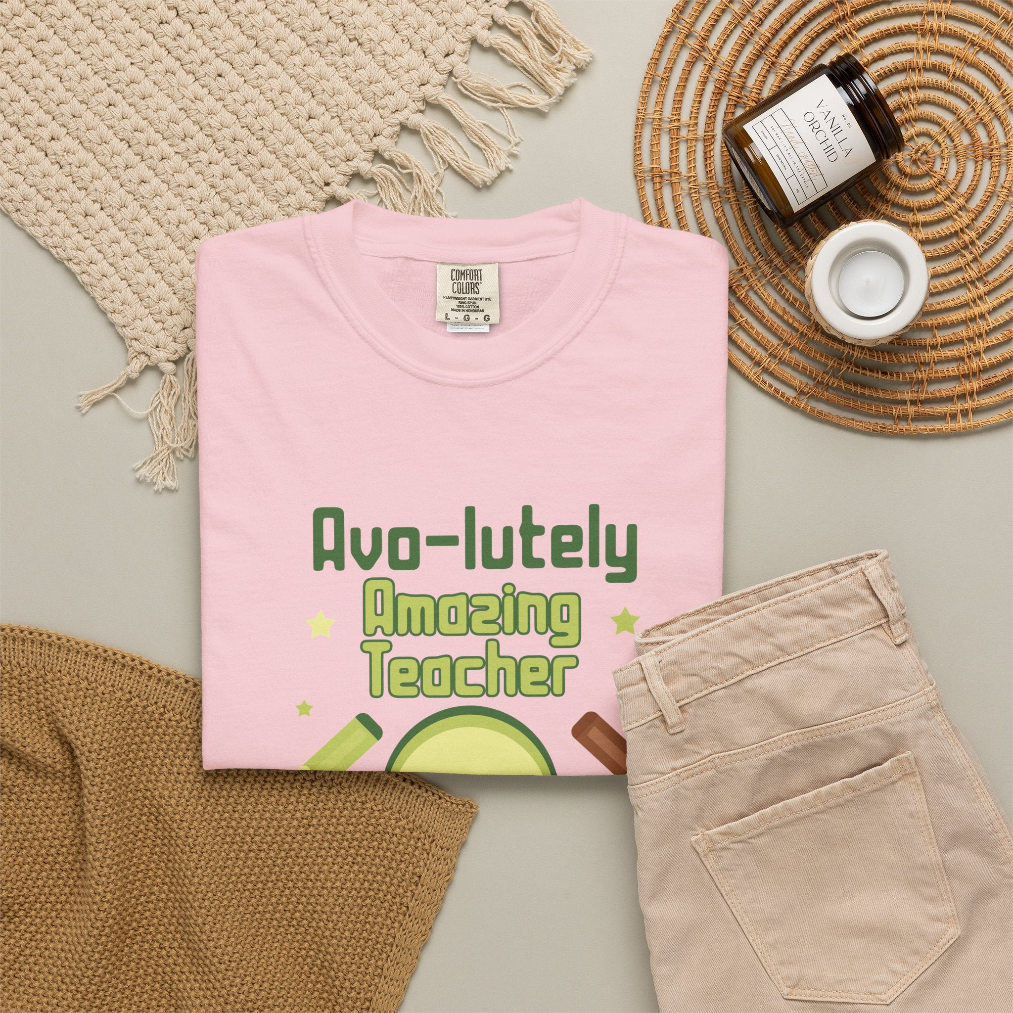 Personalizable "Avo-lutely Amazing Teacher" T-Shirt — Cute Avocado [XX] Grade Teacher Tee